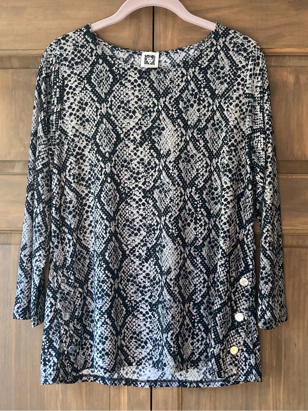 Anne Klein Black & Shades of Gray Snake Print Top Medium